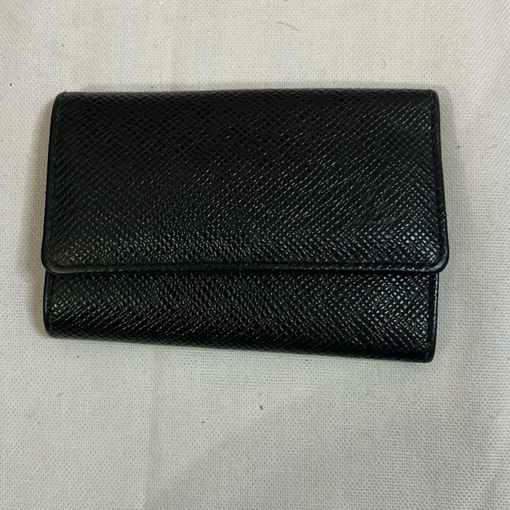 Authentic Preloved Louis Vuitton Taiga Multicles 6 Ring Key Case